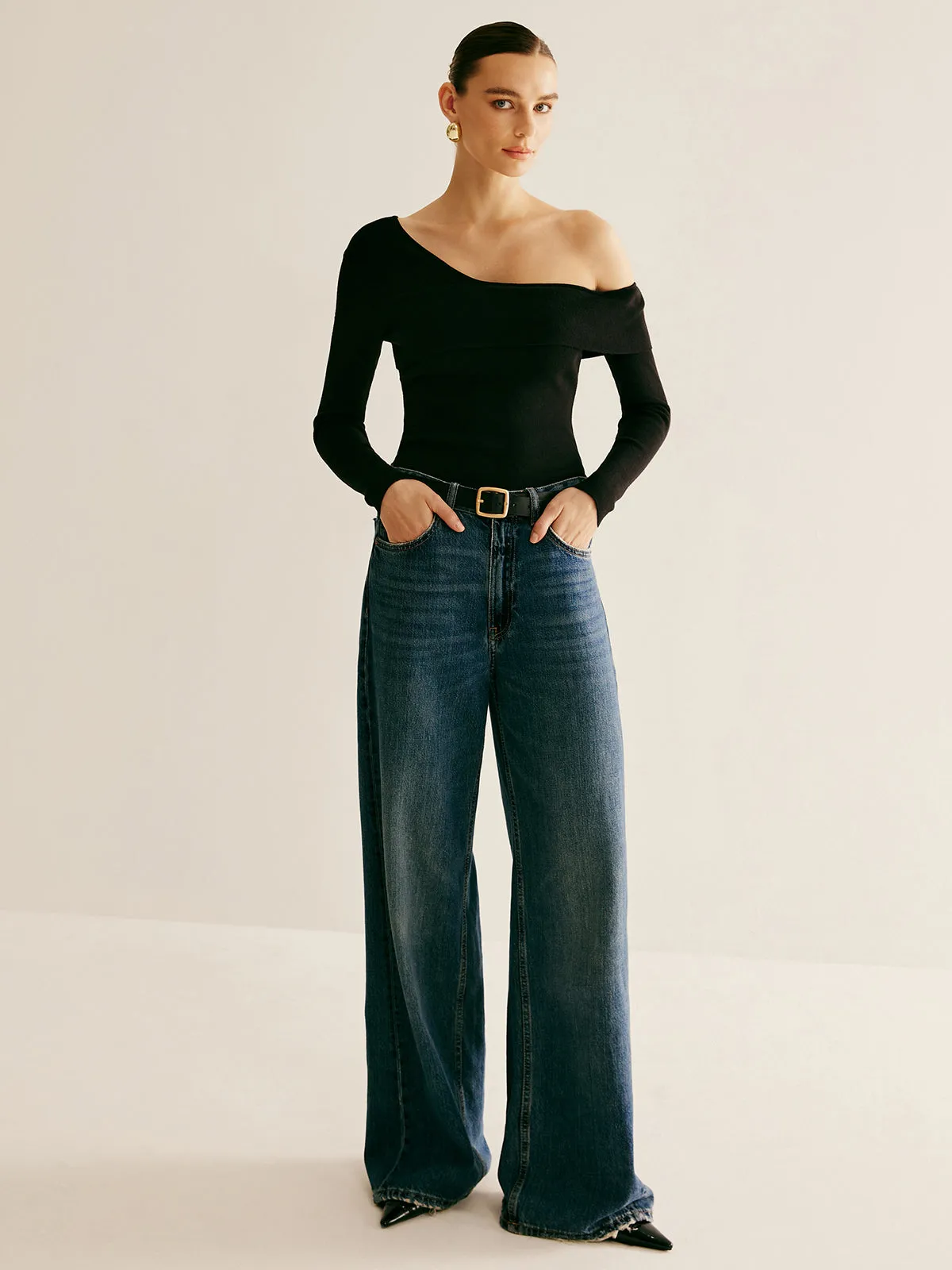 Asymmetrical Cold Shoulder Knitting Top