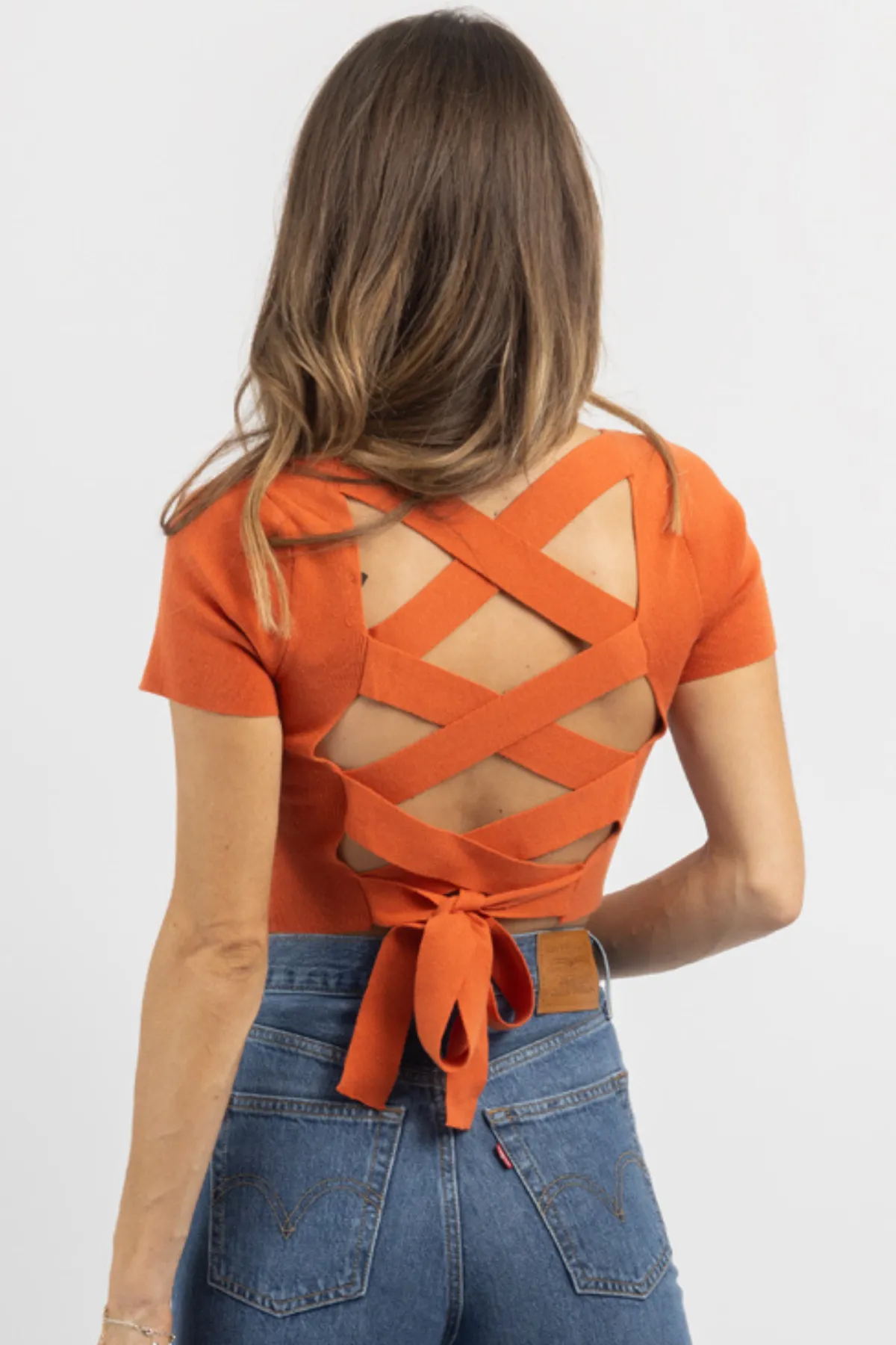 AUBURN SHORT SLEEVE KNIT TIE-BACK CROP