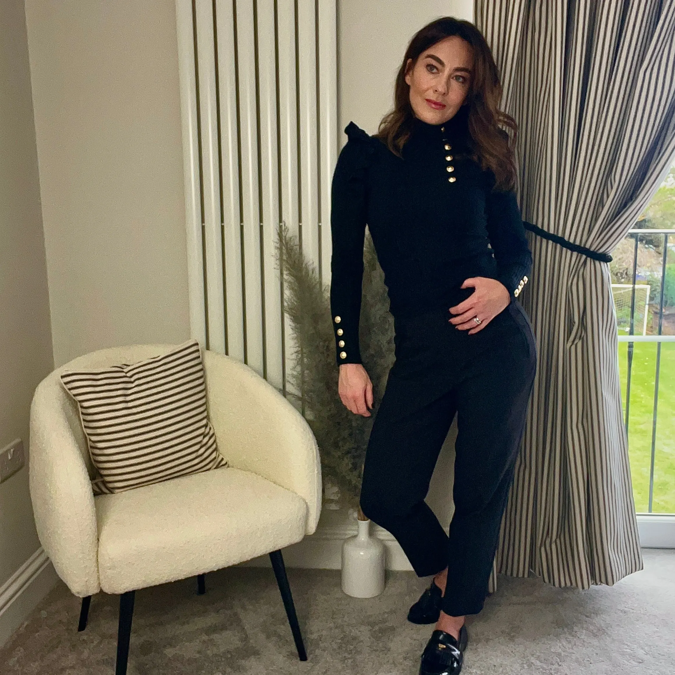 BLACK BUTTON DETAIL KNIT