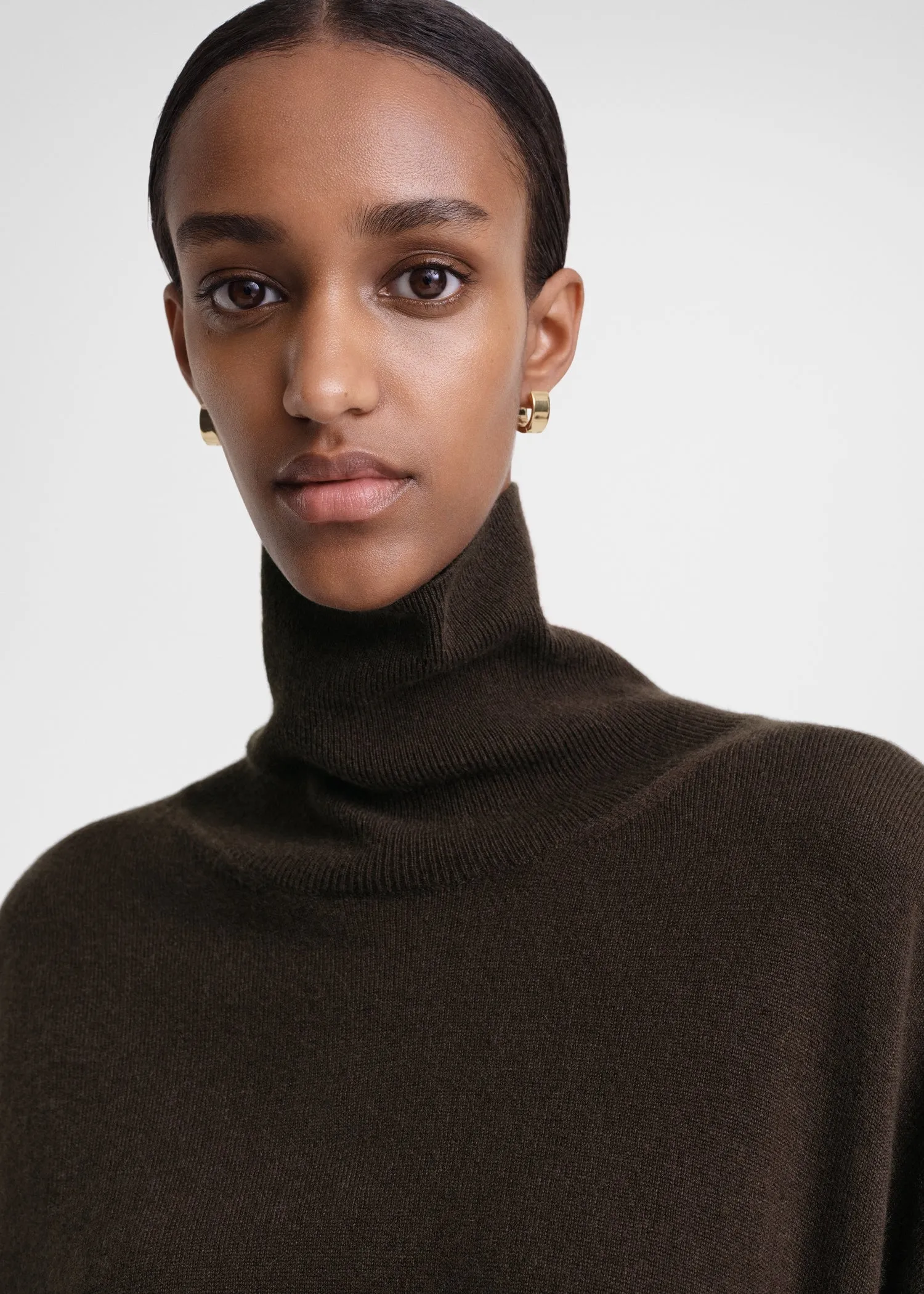 Cashmere turtleneck dark brown