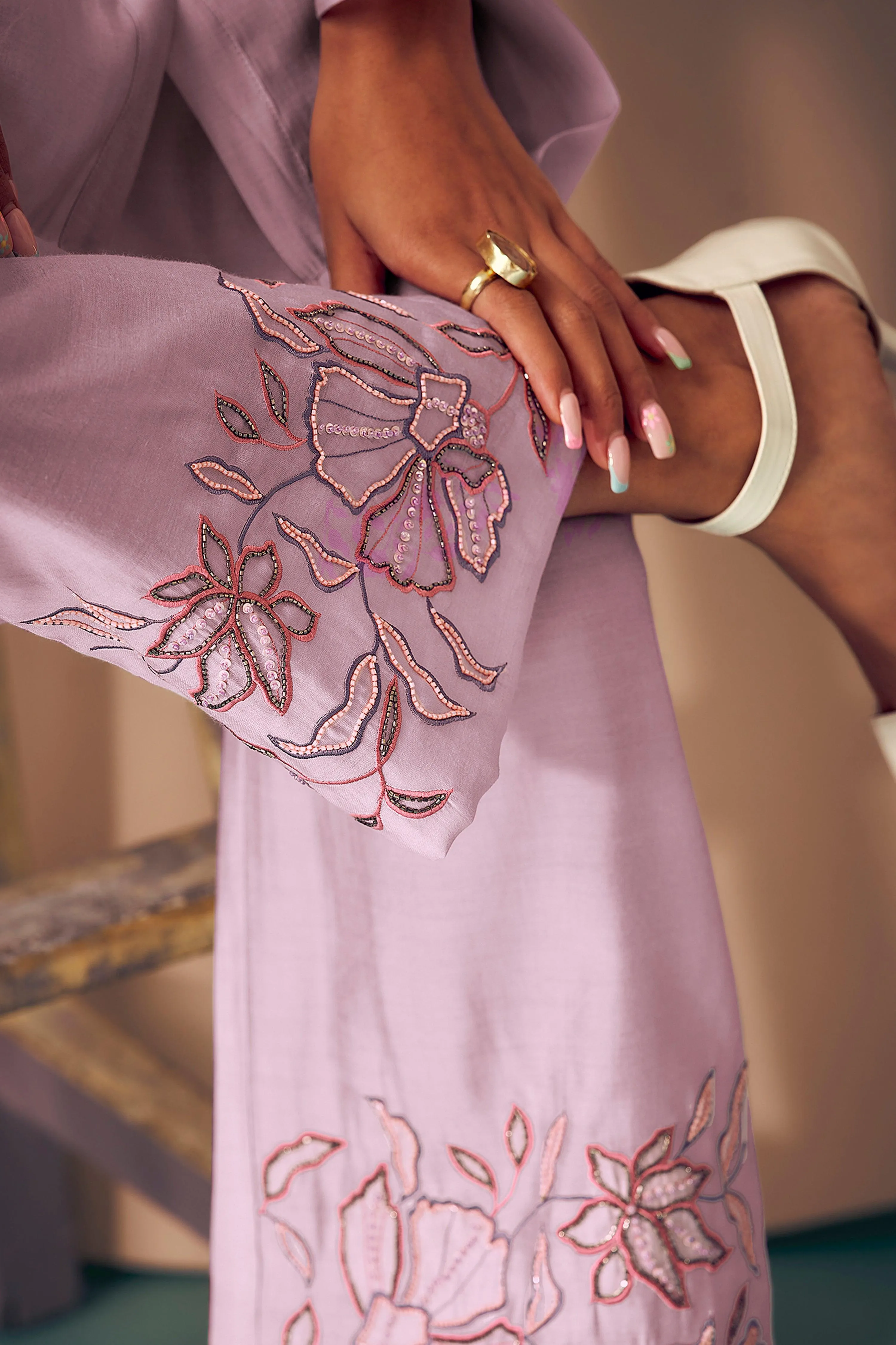 Lavender Pink Embroidered Tunic & Trouser Set With Belt